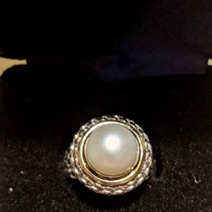 Pearl ring set in .925 silver